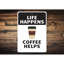 Plaque «Life Happens Coffee Helps» en aluminium-58196328