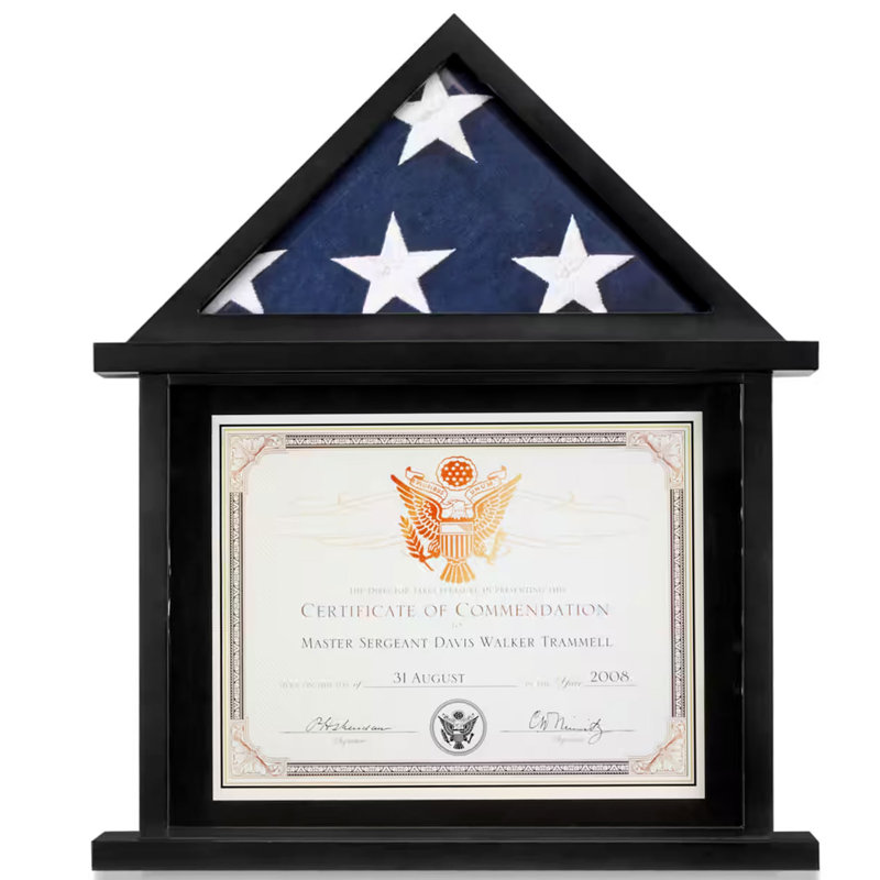 Drapeau et plaque décorative