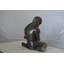 Statue Evandale jeune fille assise avec oiseau en bronze - Taille: L 12 po x l 9 po x H 14 po.