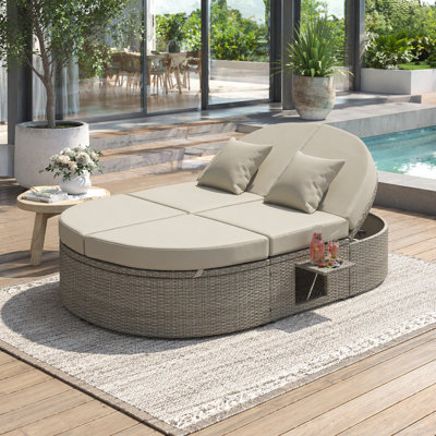 Lit de jour d'extérieur pour 2 personnes avec coussins et coussins, chaise longue inclinable de jardin en rotin avec dossiers réglables et plateaux à tasses pliables pour la pelouse