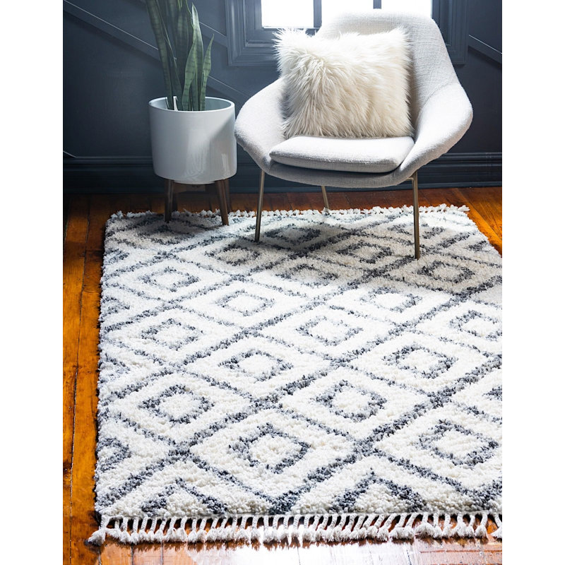 Cynithia Oriental Indoor Rug, Rectangle 5' x 8'