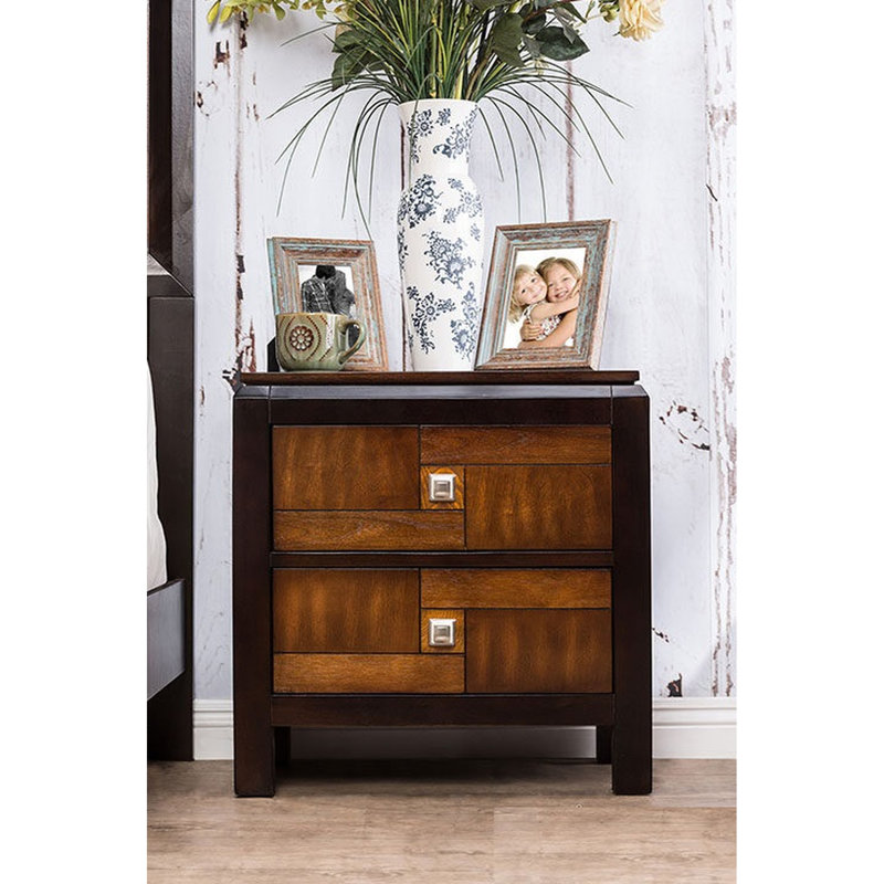 Table de chevet de chambre à coucher en bois massif avec une finition carrée et multicolore pour un look contemporain moderne