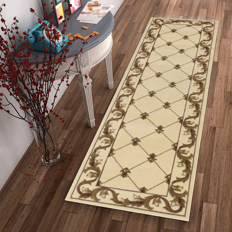 Tapis traditionnel ivoire Gaythorne Heirloom, Tapis de couloir 2 pi 2 po x 7 pi 11 po