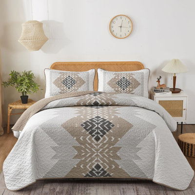 3-Piece Boho Aztec Western Quilt Set Textured Bedspread Coverlet with Pillowcases for All Seasons