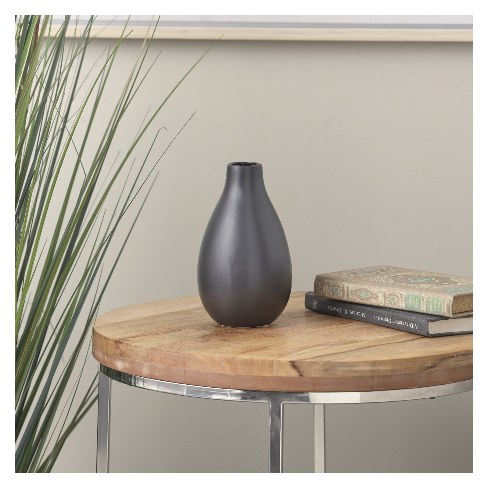 Mable Metal Table Vase, Black