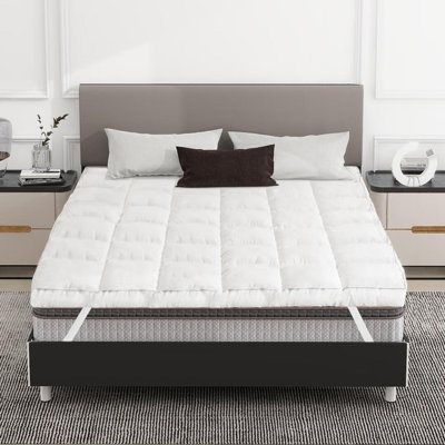 Protège-matelas en duvet synthétique 1,5 po