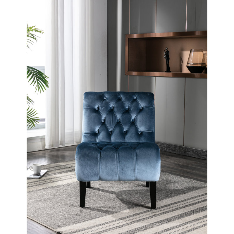 Fauteuil en velours bleu tendance avec des détails élégants pour une maison élégante et confortable, Bleu clair