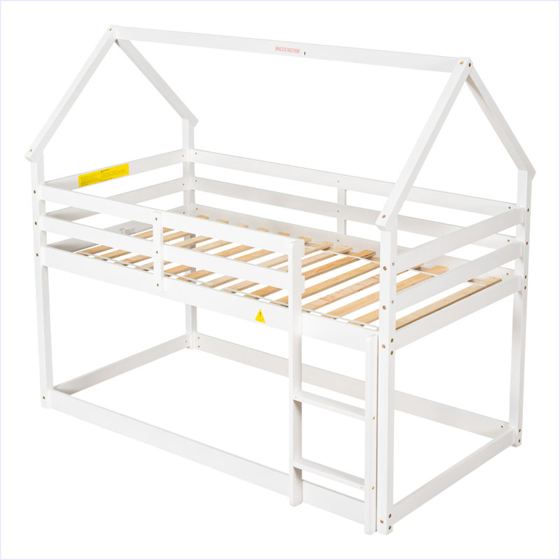 Lit mezzanine simple au-dessus d'un lit simple avec toit