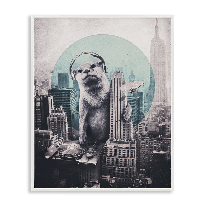 «DJ Otter» sur paysage urbain, estampe numérique, conception par Ali Gulec, H 14 po x l 11 po