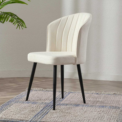 Ensemble de chaises modernes (2 pièces), crème et noir, 20,5 po x 33,5 po x 16,5 po | 100% panneau de fibres à densité moyenne avec tissu Mense, pieds en métal | Design élégant pour le salon, la salle à manger et le bureau, siège confortable