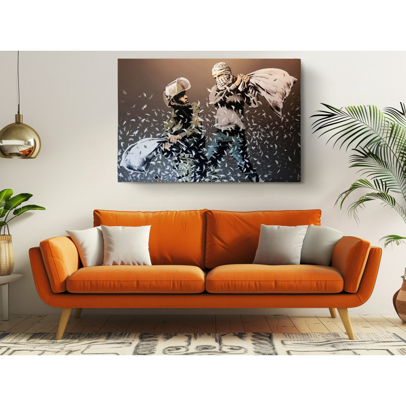 Impression sur toile Banksy Pillow Wars Graffit, H 30 po x l 45 po