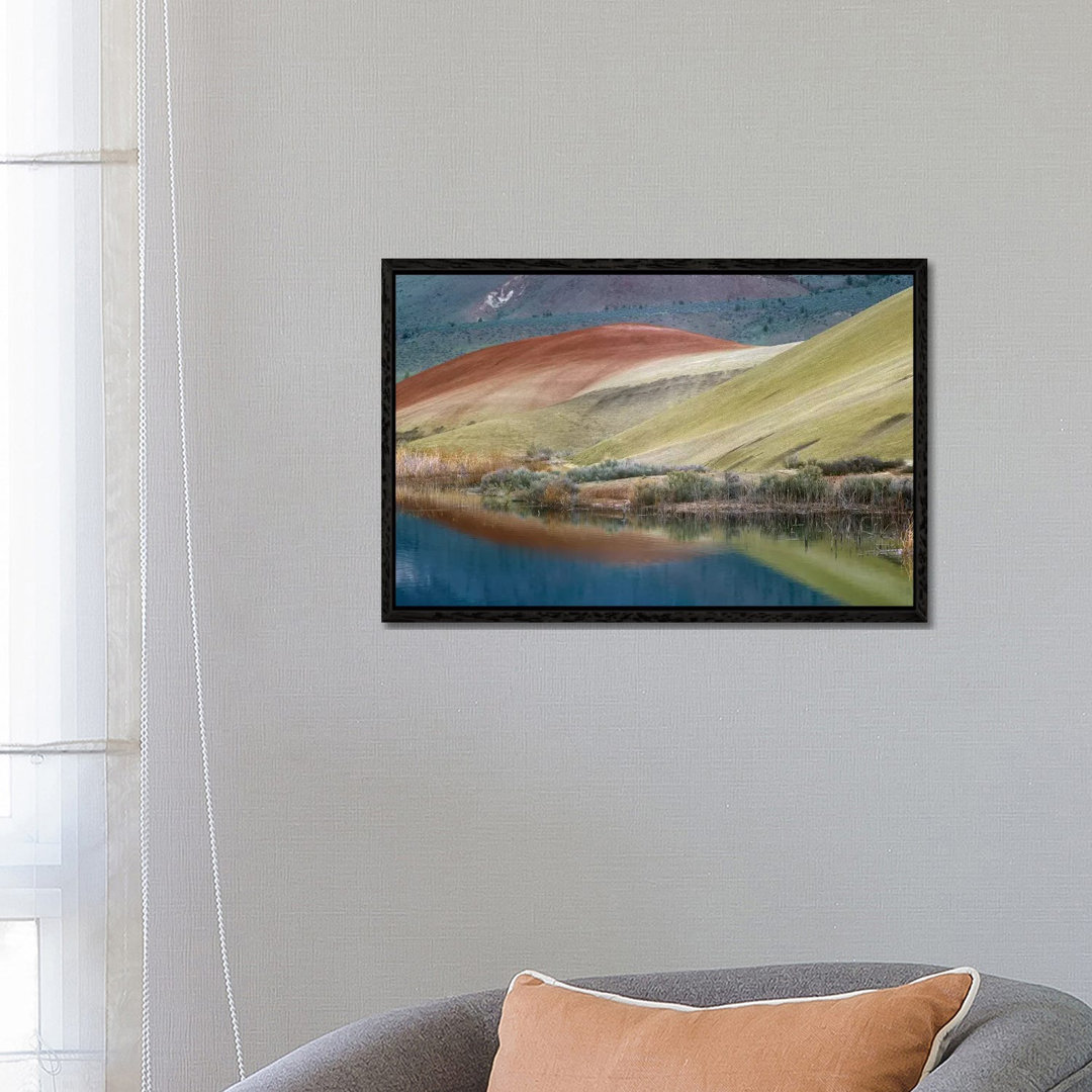 Painted Hills Reflected In Water, John Day Fossil Beds National Monument, Oregon von Tim Fitzharris - Gallery-Wrapped Ca...