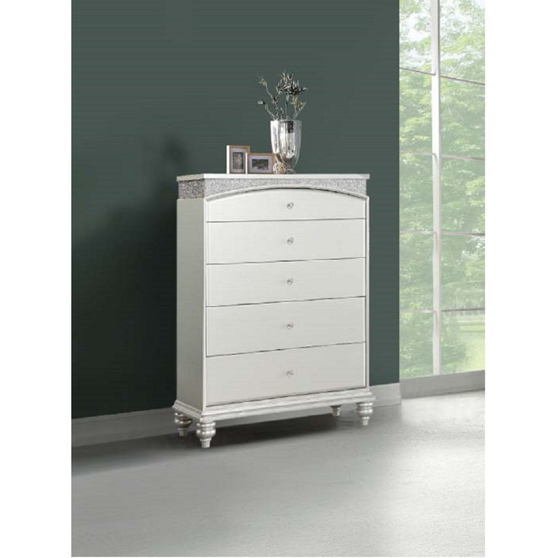 Commode à cinq tiroirs
