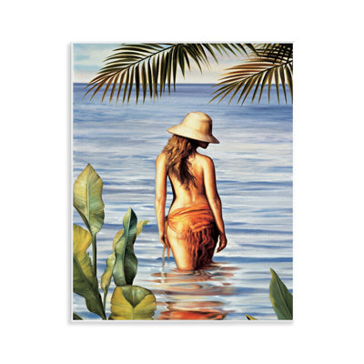 «Woman Wading Beach», art mural sur la plage par Migdalia Arellano