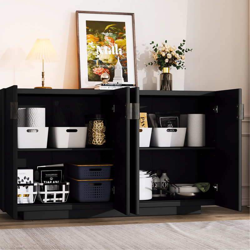 Buffet noir de salle à manger et de salon, 4 portes ondulées, rangement riche, tablettes réglables, matériau noir avec une capacité de rangement suffisante pour la maison, fabrication