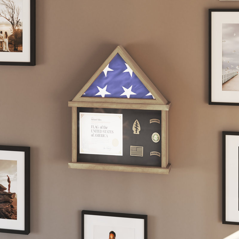 Présentoir à drapeau Quincy avec porte-certificat, boîte en bois de pin pour drapeau, certificat, Brun patiné