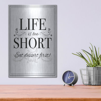  «Life Is Short» par Fiona Stokes-Gilbert, art mural en métal