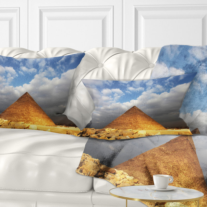 Coussin en pyramide égyptienne "africain landscape" sous un coussin lombaire ciel clair