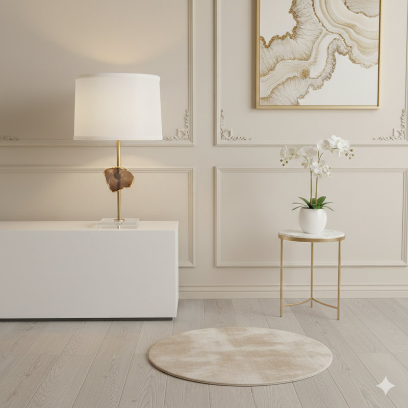 Lampe de table dorée D14x25,2 "avec tranche d'agate et abat-jour tambour blanc (assemblage de l'abat-jour requis)