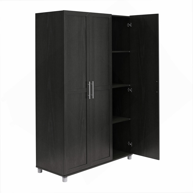 Armoire à 3 portes Camberly avec bois d'ingénierie durable, finitions multiples et solutions de rangement polyvalentes pour les maisons modernes.