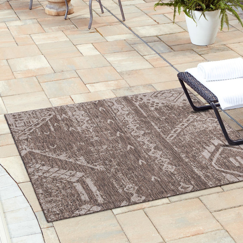 Tapis intérieur / extérieur brun / brun clair en polypropylène tissé à la machine 9 pi 10 po x 13 pi Brison, Carré 5 pi 3 po