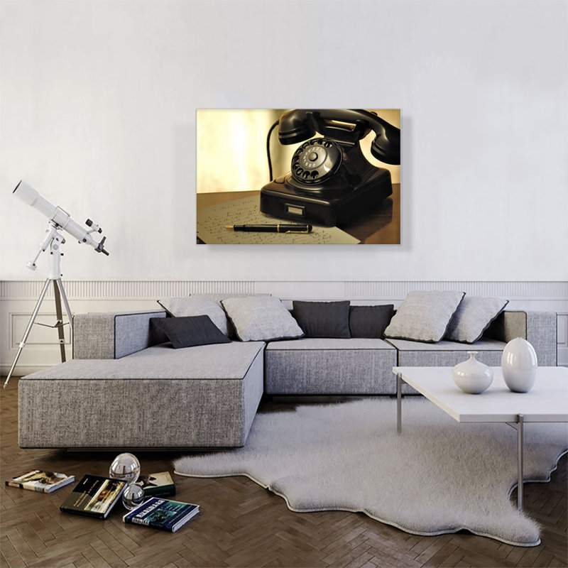 Vieux téléphone - reproduction de photo sur toile tendue, H 26 po x l 40 po x 1,5 po