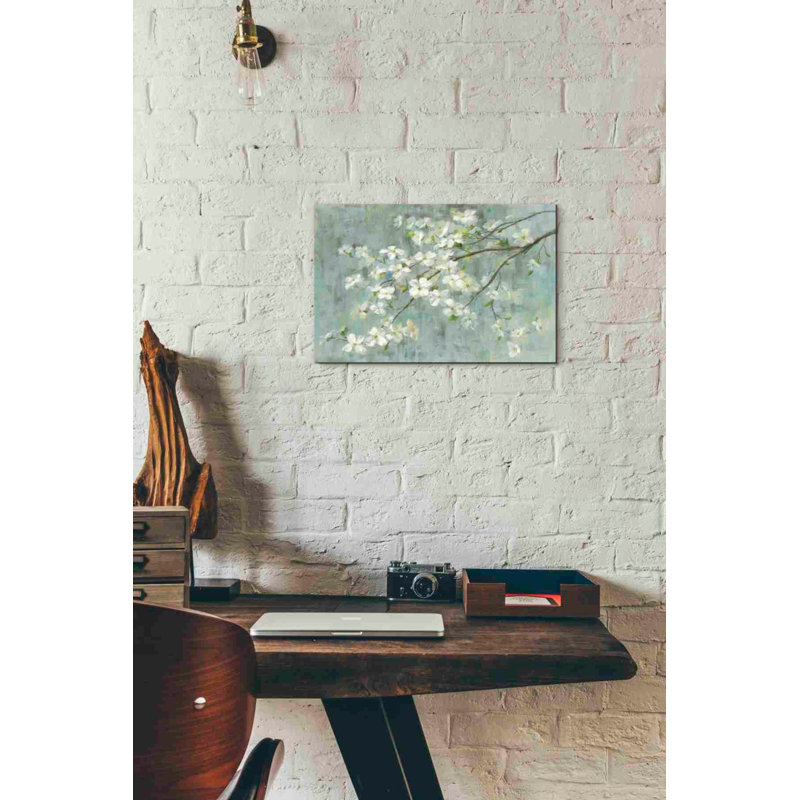 «Dogwood in Spring on Blue» par Danhui Nai, art mural sur toile, H 12 po x l 18 po