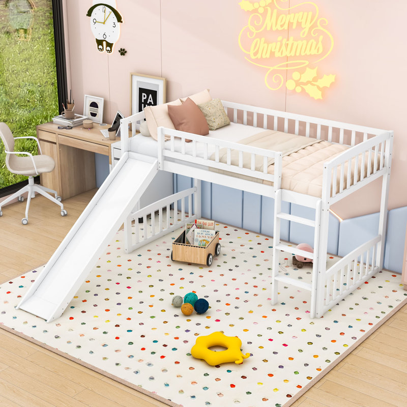 Lit mezzanine simple en bois avec glissade, garde-corps et échelle