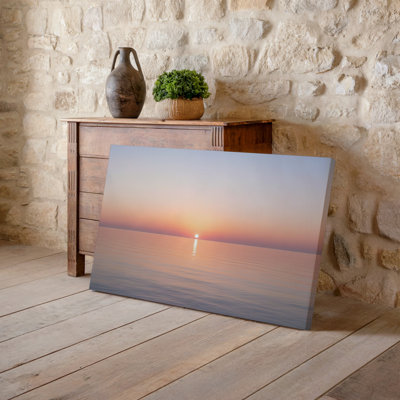 Toile, "Un lever de soleil serein sur un océan calme avec le soleil", art mural partiellement levant au-dessus de l'horizon
