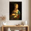 Leisha avec un portrait d'hermine-108370648