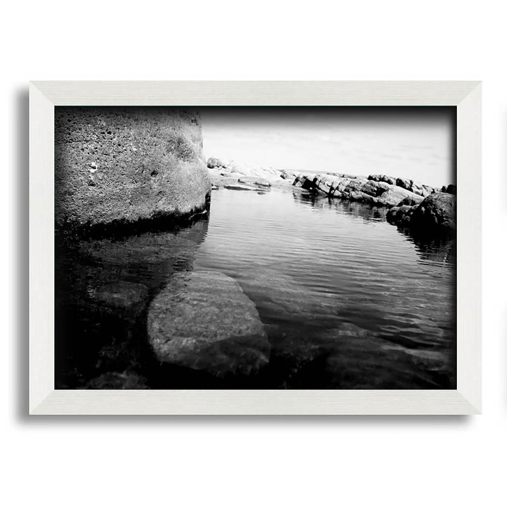 Ocean Rock Bay B N W Gerahmter Druck