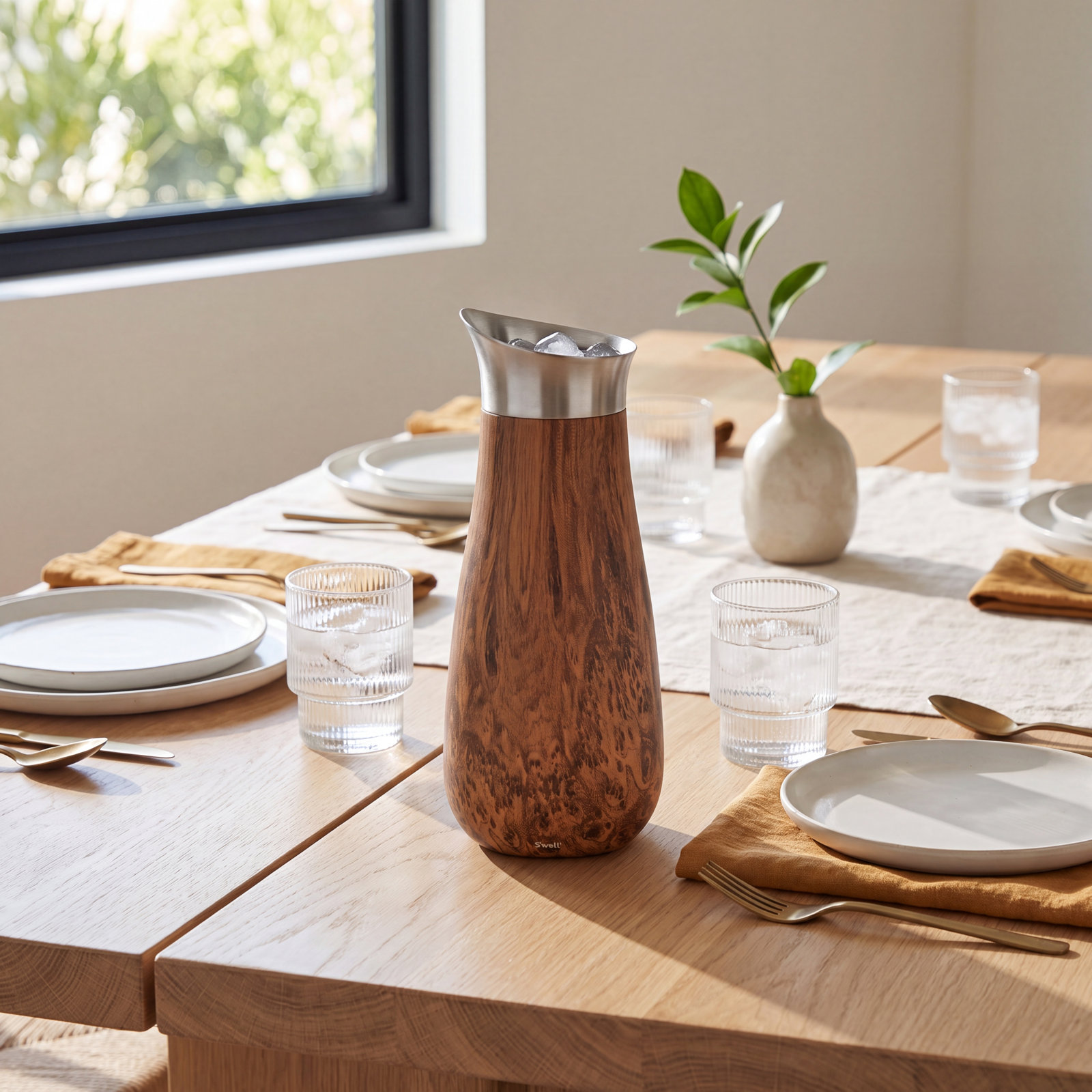 Vacuum-Insulated Stainless Steel Carafe