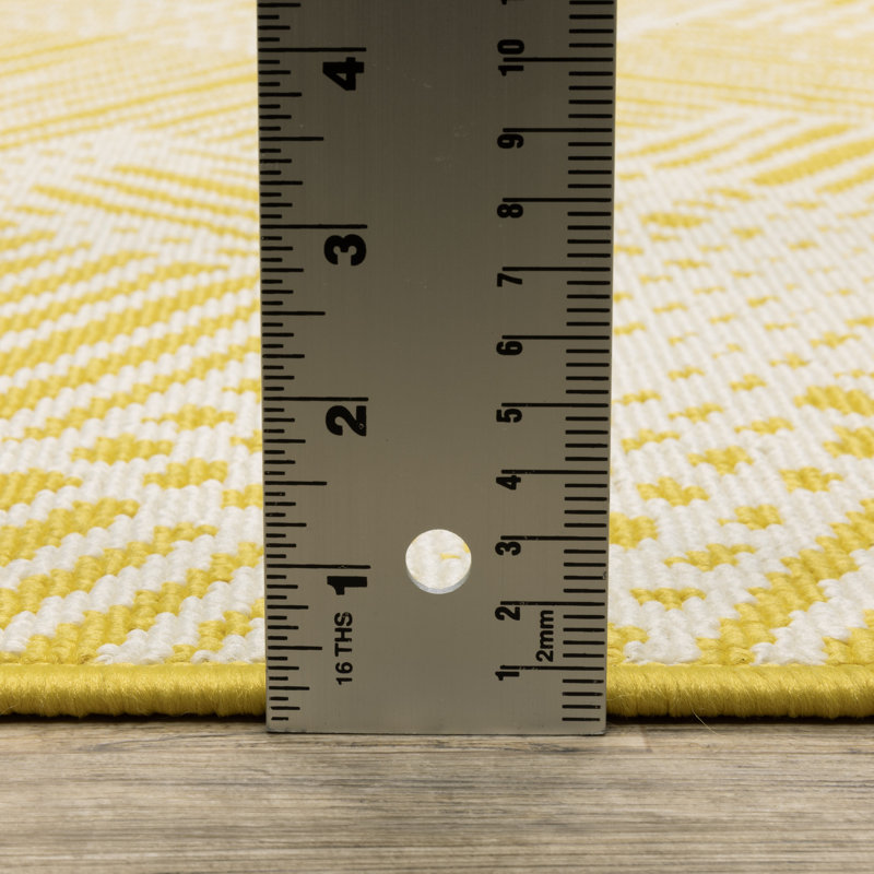 Sherley Geometric Cross-hatch Yellow/ Ivory Indoor-Outdoor Area Rug, Rectangle 3'3" x 4'12"