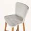 Ensemble de 2 tabourets de bar d'extérieur Lymington avec bois de teck et osier gris clair-1141469479