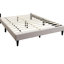 Lit plateforme brun en toile de jute avec tête de lit tapissier courbée et garniture cloutée pour le décor de la chambre à coucher