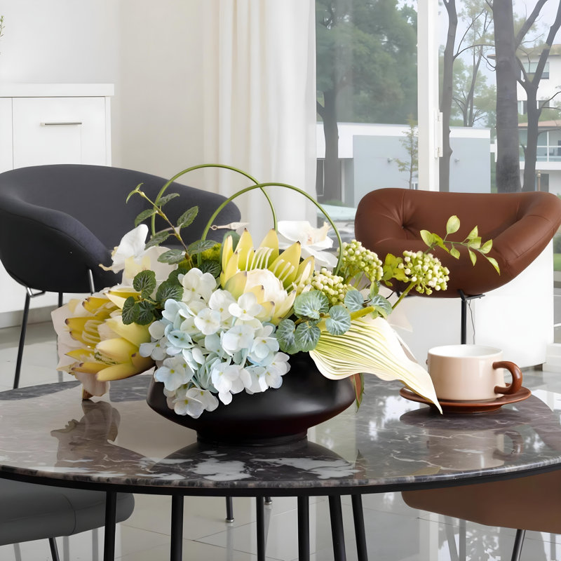 Ornements de fleurs simulées