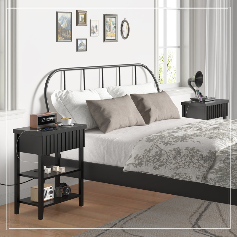 Table de chevet cannelée avec station de charge, table de chevet de ferme avec tiroir et 2 tablettes de rangement ouvertes, table d'appoint moderne pour le vestibule de la petite chambre à coucher, noir (ensemble de 2)