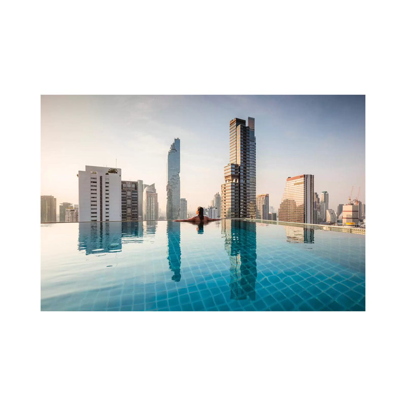 «Infinity Pool and Bangkok Skyline» par Matteo Colombo - photographie sur toile tendue, H 18 po x l 26 po x P 1,5 po