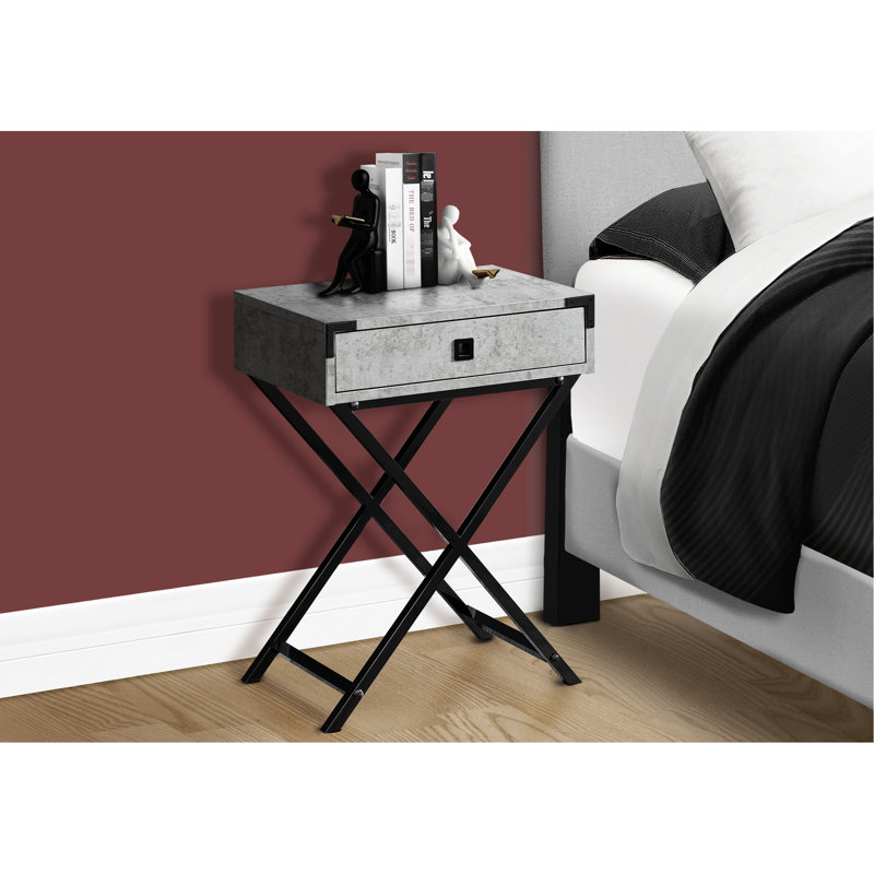 Table de bout moderne avec poignée en métal nickel noir et plateau en stratifié gris