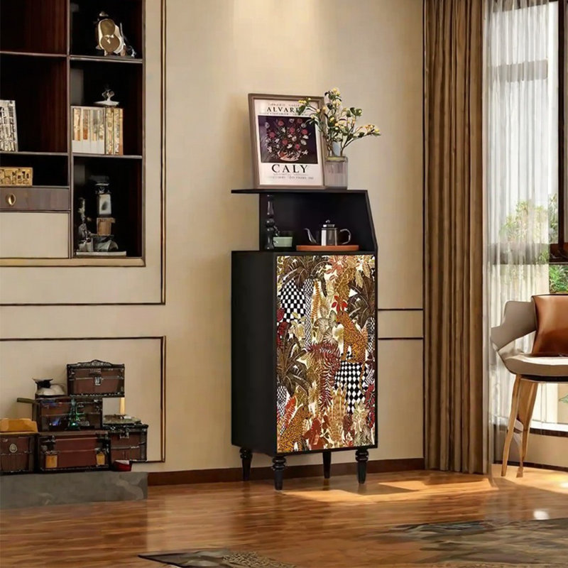Armoire en noyer avec grand rangement