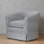 Élégante chaise pivotante blanche avec motif pied-de-poule