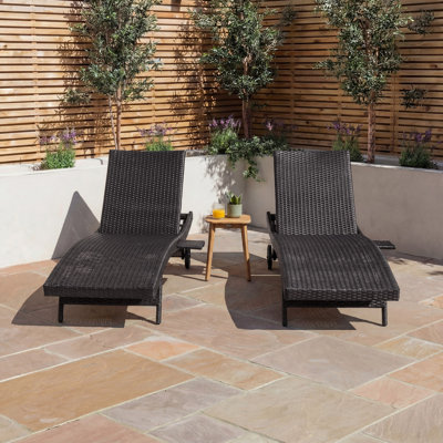 80" Patio Wicker Chaise Lounge Chairs Set Of 2, Outdoor Rattan Reclining Lounge Chair W/ Rolling Wheels & Pull-out Side Table, Adjustable Backrest, Ergonomic Wave Design For Poolside,black & Brown