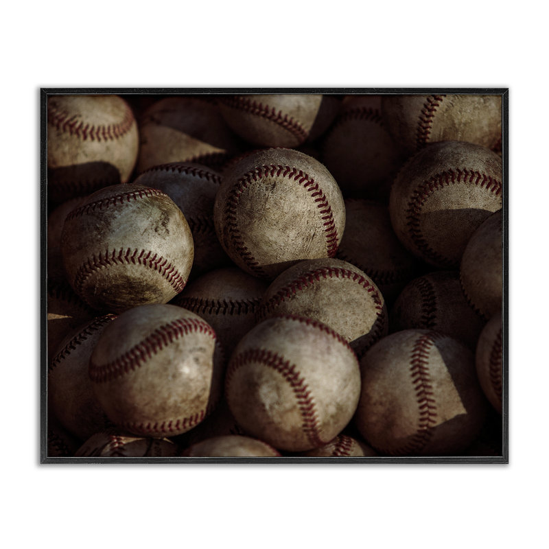 «Bin Of Baseballs», estampe numérique, conception de Marcus Prime, H 11 po x l 14 po, Giclée encadrée noir minuit