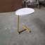 Table de bout compacte pour les petits espaces - Maximise l'espace en métal et peut supporter jusqu'à 50 lb. Finition blanche