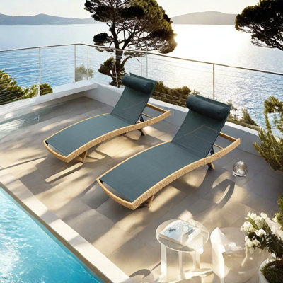 Handwoven PE Rattan Outdoor Lounge Chair Outdoor Wicker Chaise Lounge