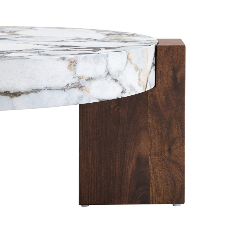 Un ensemble de 2 tables basses gigognes au design élégant et distinctif; La conception amovible permet une utilisation plus flexible de l'espace et convient à une variété de décors.