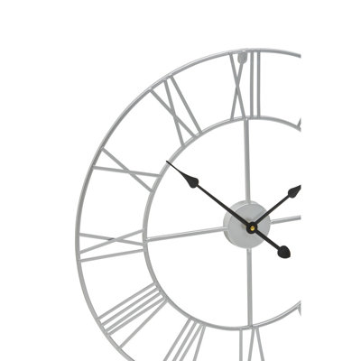 Ezzie Metal Wall Clock
