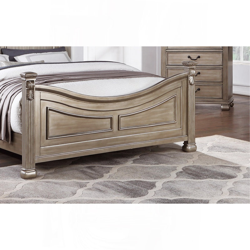 Cadre de lit avec tête de lit de conception unique et formelle en argent antique de style très grand californien traditionnel 1pc