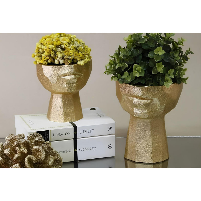 Jaffrey Figurines & Sculptures, Gold