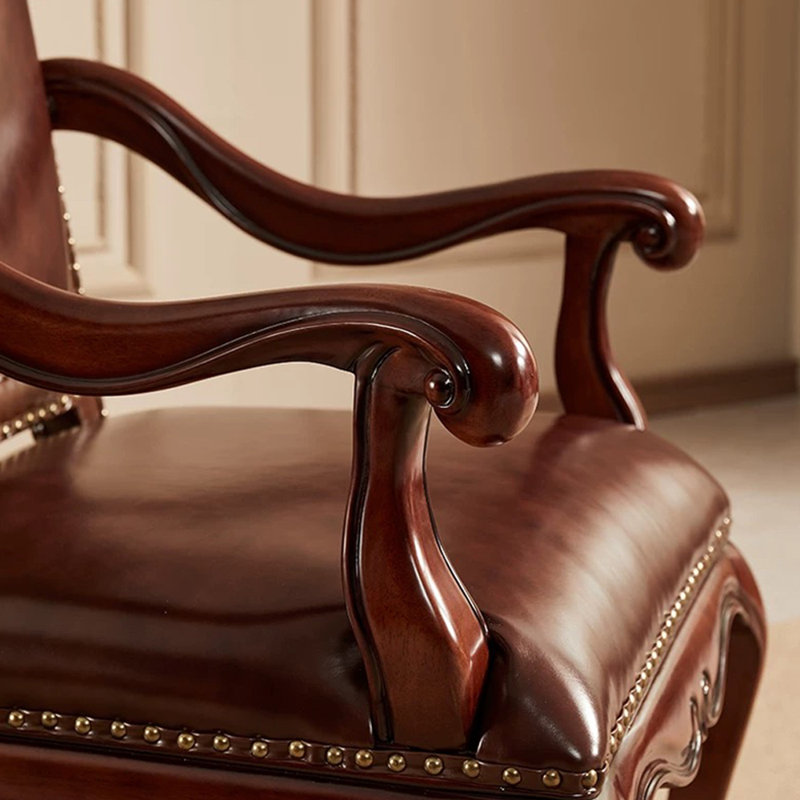 Fauteuil de luxe en simili cuir incrusté de rivets